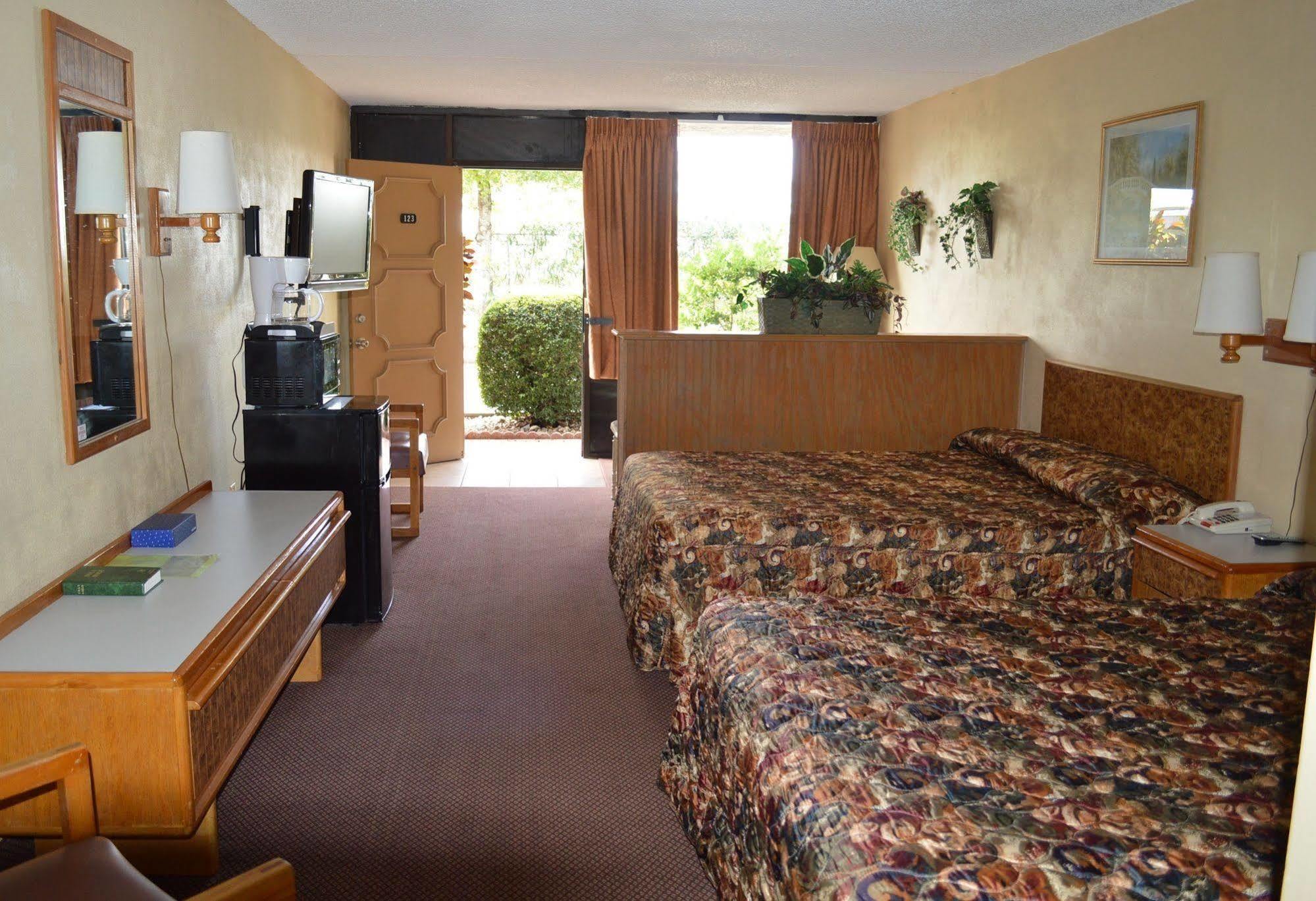 Tarpon Shores Inn Tarpon Springs Bagian luar foto